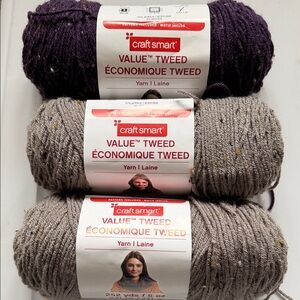 Craft Smart tweed yarn
Size:5 oz each
Color: 2-gray,1-purple tweeds
3 pack